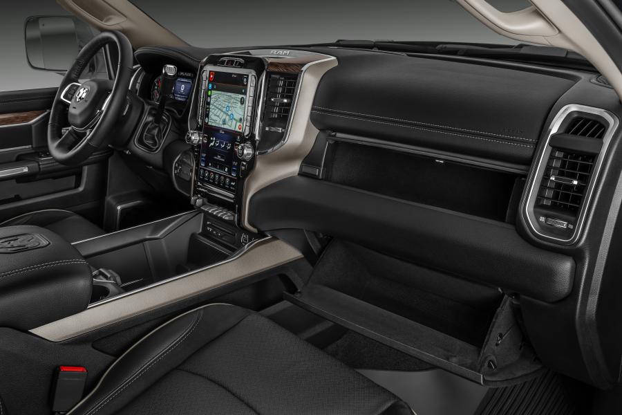 Торпедо Ram 2500 Laramie Crew Cab (DJ) 2019 года  (LA) (фото 15 из 39)